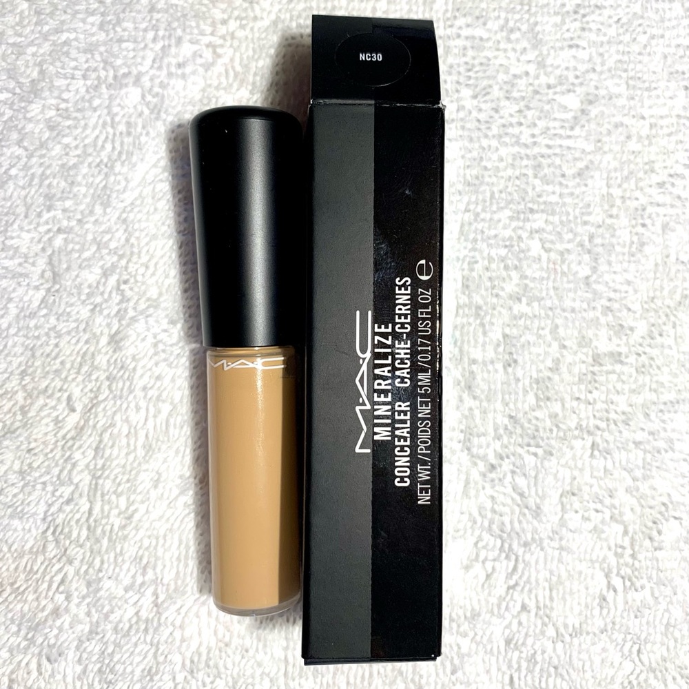 MAC Cosmetics Mineralize Concealer NC30 BNIB